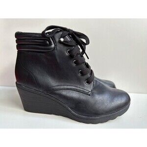 Bongo Willow woman size 10 M black lace up wedge booties casual ankle boots.